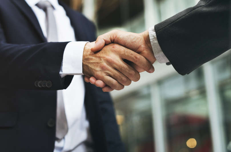 Outsourcing two manager that have a business handshake